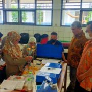 Departemen-Fisika-IPB-University-Bantu-Fungsionalisasi-dan-Optimalisasi-Laboratorium-Fisika-SMA-di-Kabupaten-Bogor-800x445-1-180x180